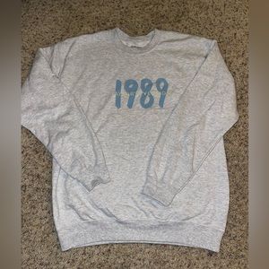 Official Taylor Swift Merch- Spotify Fans First 1989 TV Crewneck | Medium